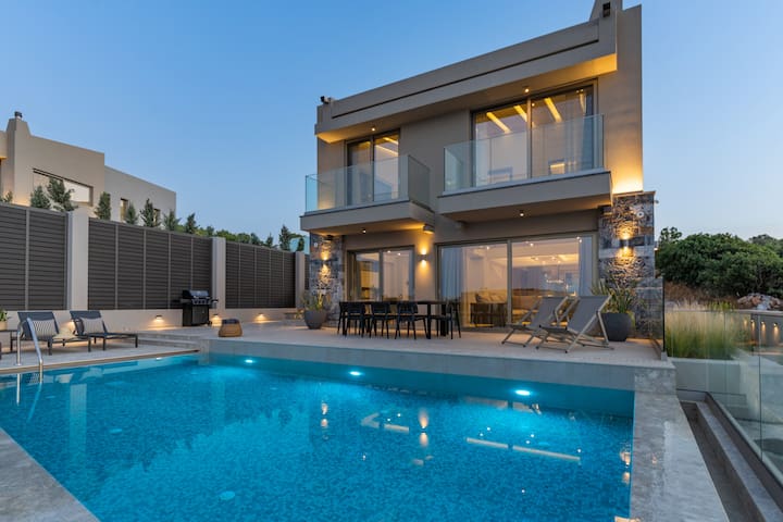 Villa Onyx – With Private Heated Pool gallery image 3