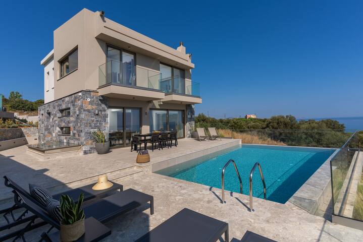 Villa Onyx – With Private Heated Pool gallery image 4