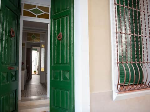 Ground floor with free parking 500m beach
