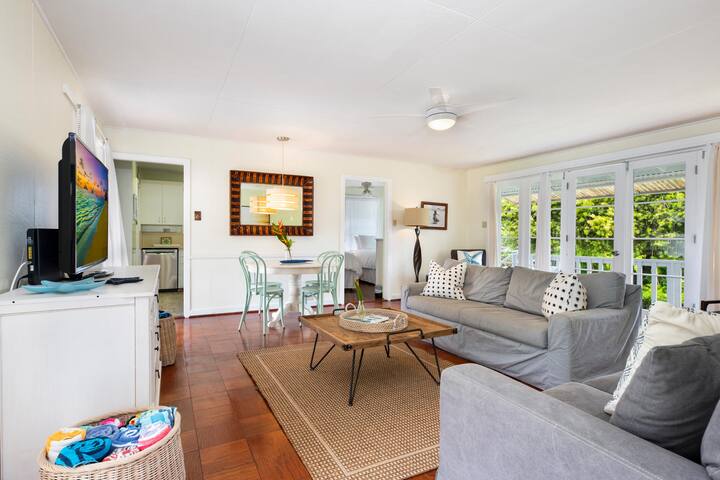 Lanikai Cottage: Private Pool & A/C, Walk to Beach gallery image 5