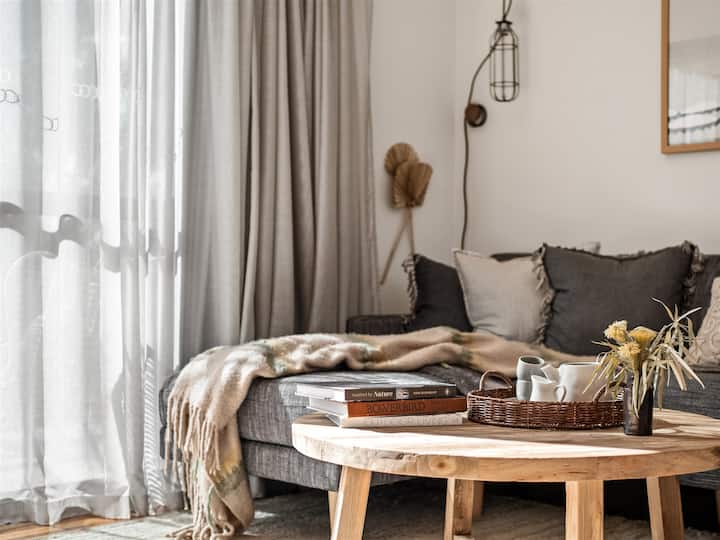 Coastal Escape With Lake Views, Walk To Beach - Preston Beach