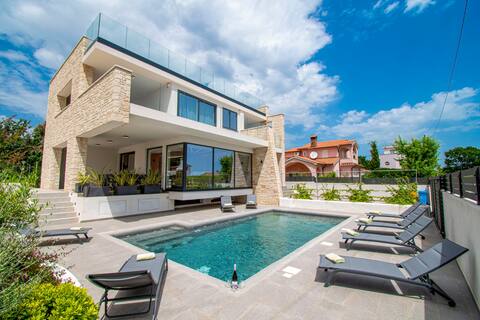 Beautitful Vila in Liznjan