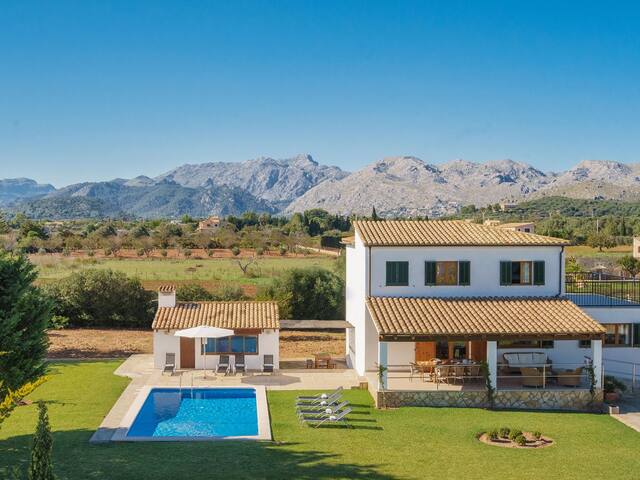 Family villa in Puerto Pollensa with large outdoor space with private pool and table tennis.