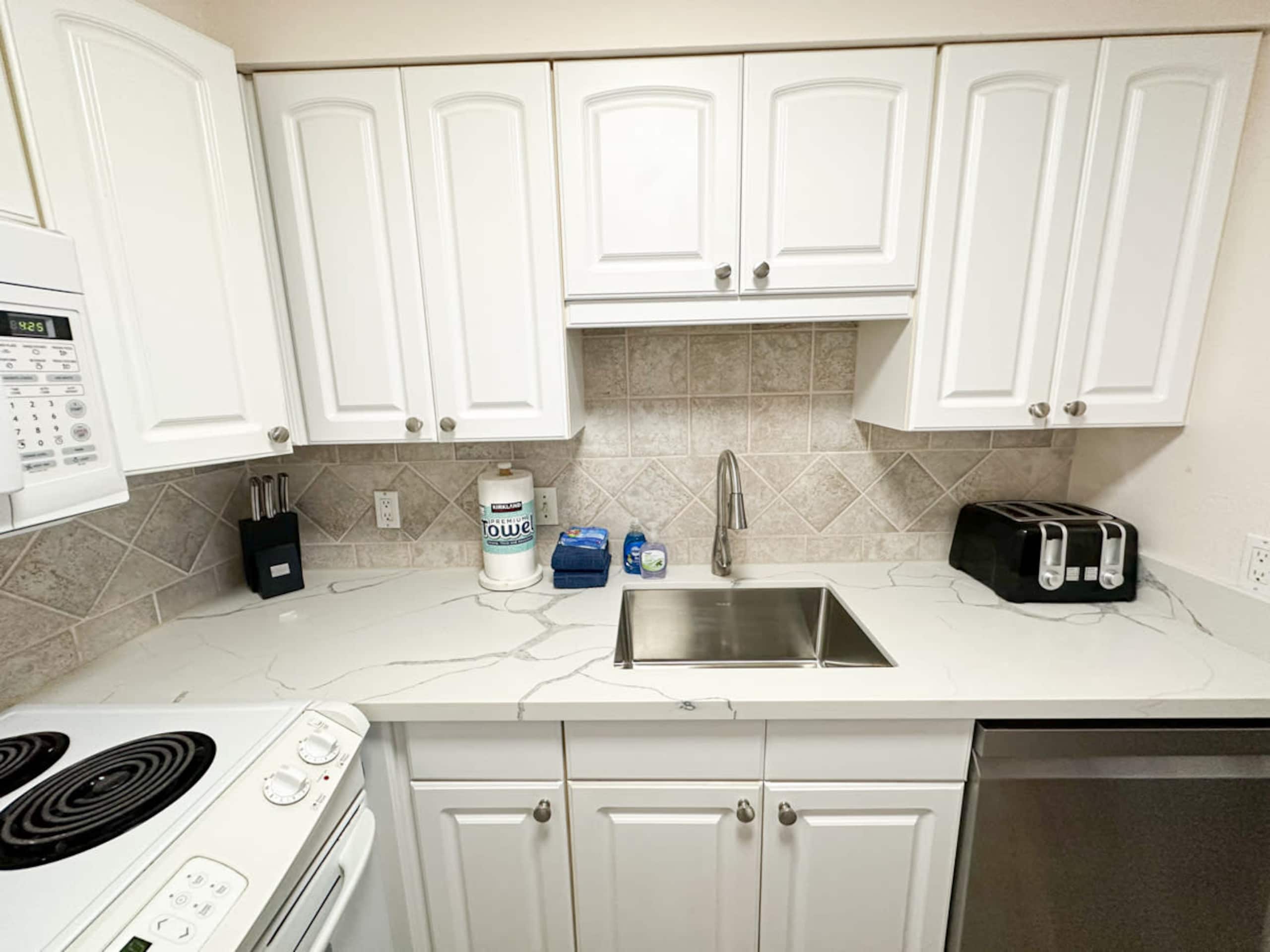 Condo in Lahaina · ★4.36 · 1 bedroom · 1 bath - Image 12
