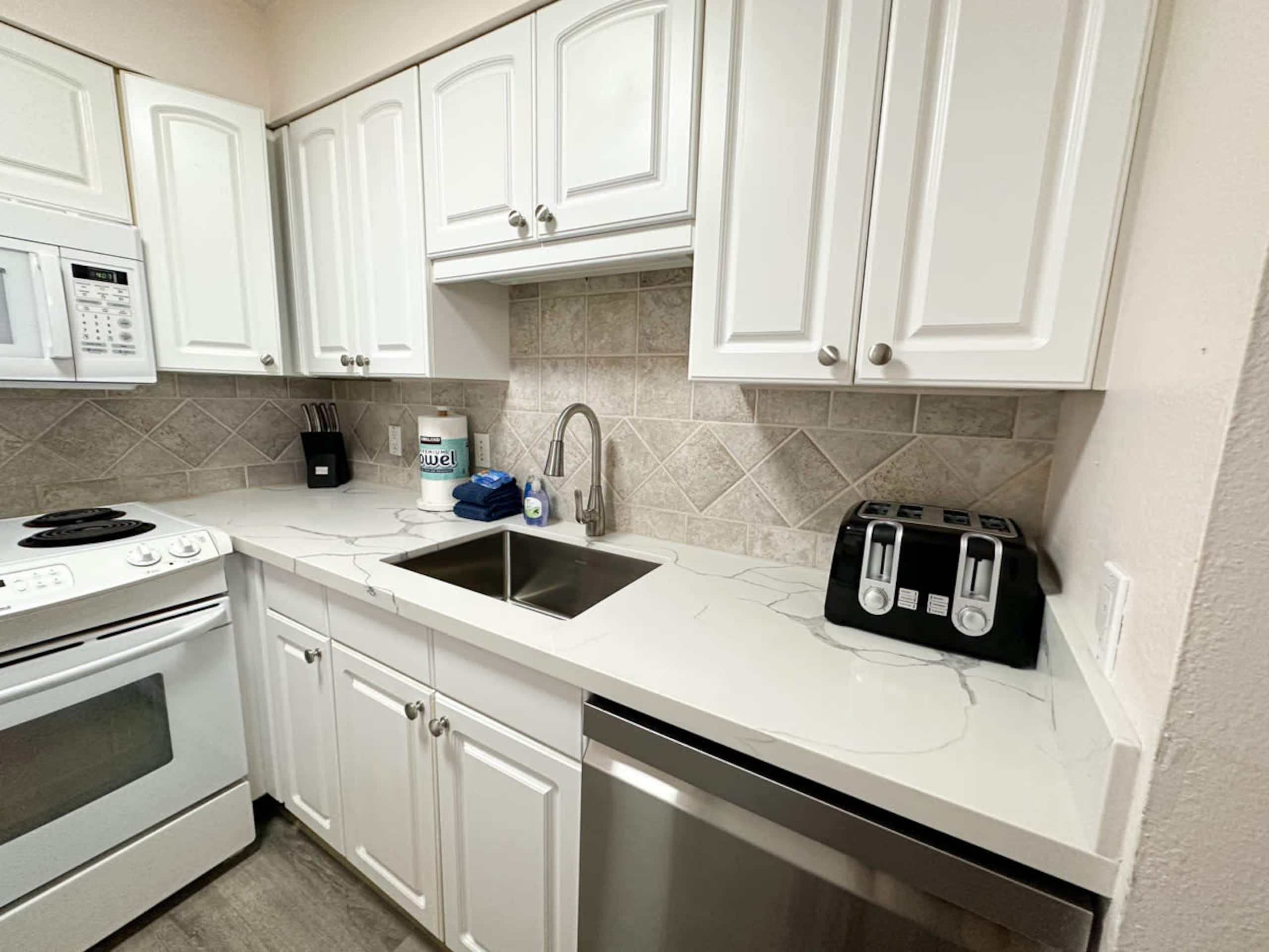 Condo in Lahaina · ★4.36 · 1 bedroom · 1 bath - Image 11