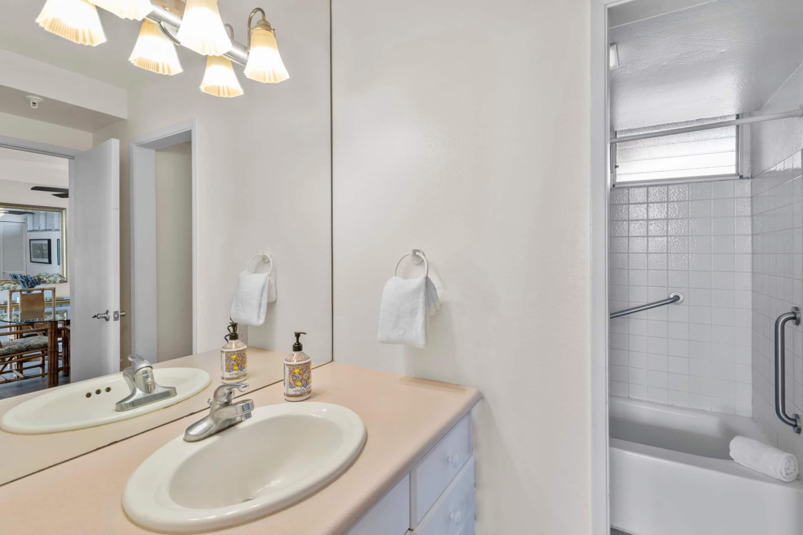 Condo in Lahaina · ★4.36 · 1 bedroom · 1 bath - Image 8
