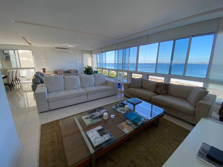 Pure Luxury Beachfront in Leblon for up to 6 People Apartments for