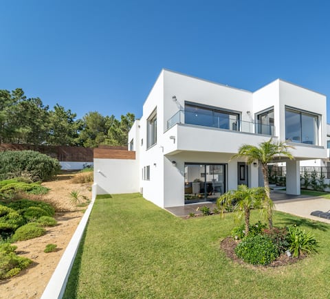 As Andorinhas - Walking distance to Monte Clerigo