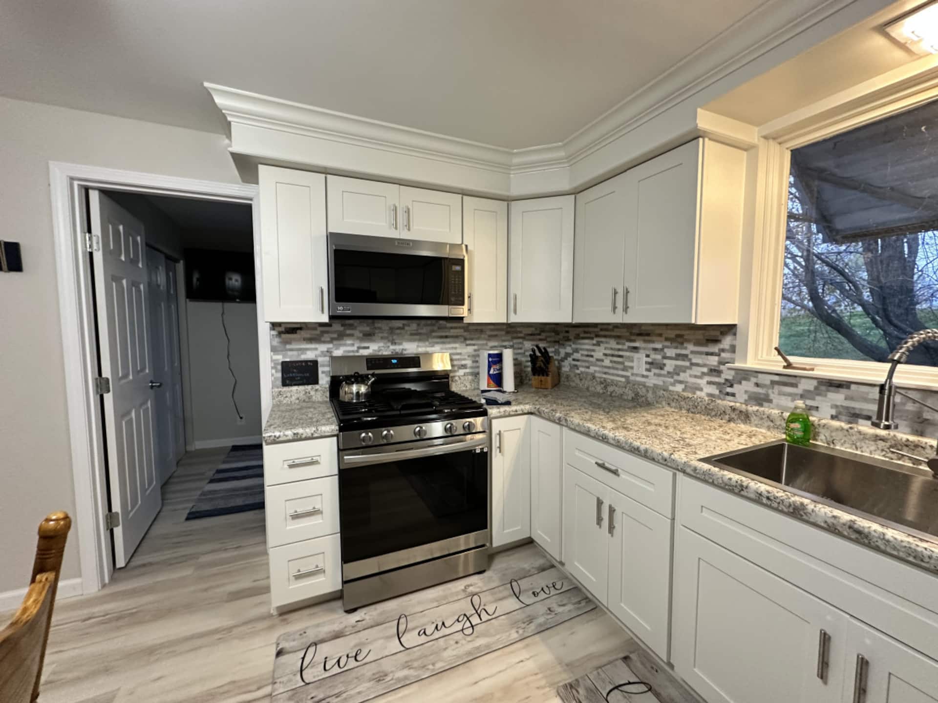 Updated Cottage, Steps to Carlyle Lake