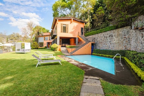 Casa El Arco: Lakefront property in Valle de Bravo