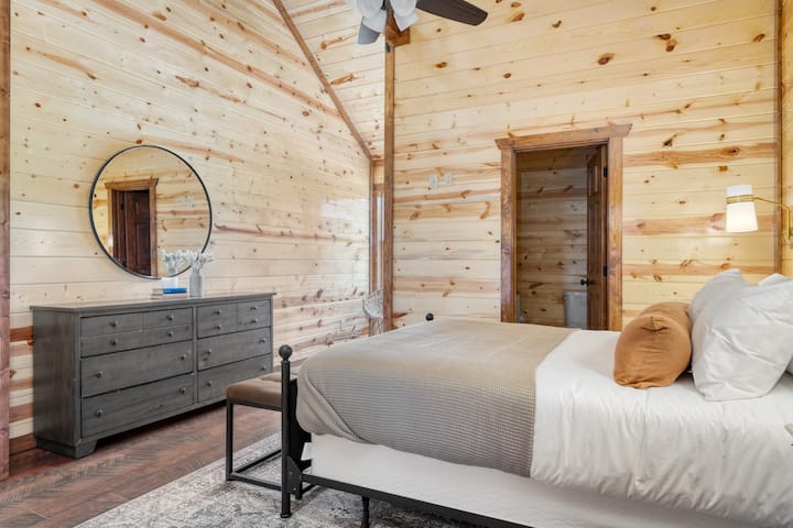 Spavaća soba 5 ima bračni krevet (1,6x2).