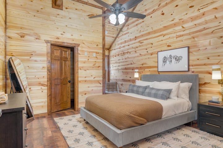 Spavaća soba 8 ima bračni krevet (1,6x2).