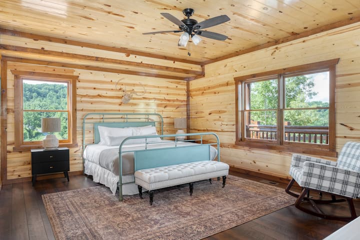 Primarna spavaća soba ima bračni krevet (širine 180 - 200 cm)