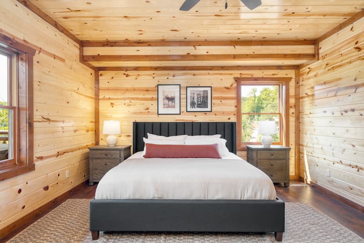 2. spavaća soba ima bračni krevet (širine 180 - 200 cm).