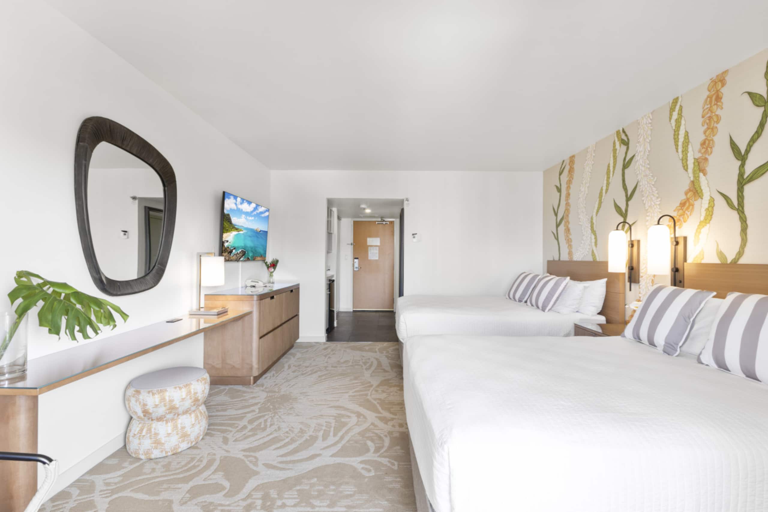 Renovated HighRise Views In The Heart of Town - Image 4