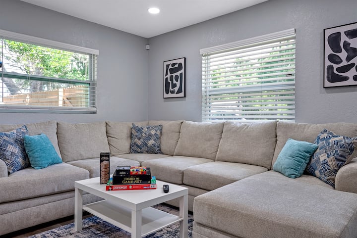Cozy & Completely Remodeled 2 Bedroom Apartment - Tampa