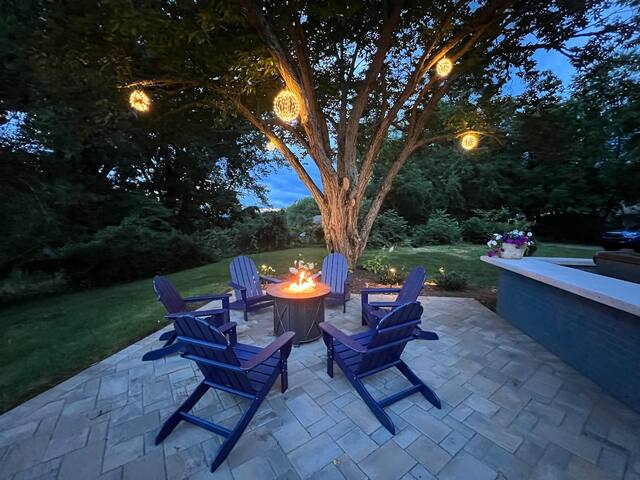 Serenity Sojourn: Hot Tub, Fire Pit, & Views