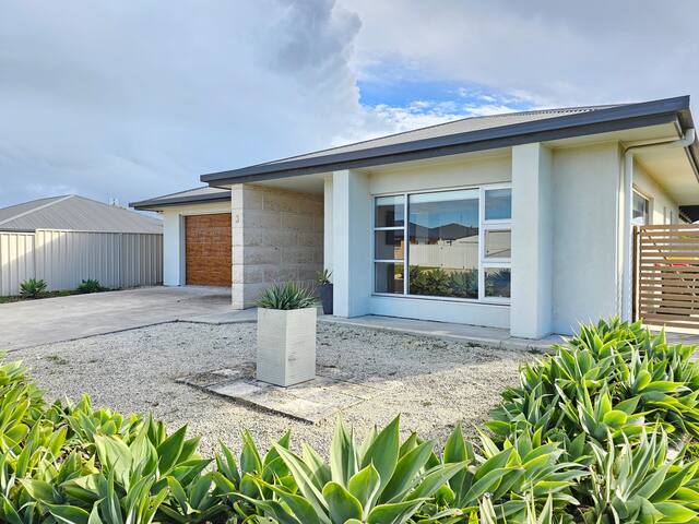 Robe Holiday Rentals managed Airbnb listing 1