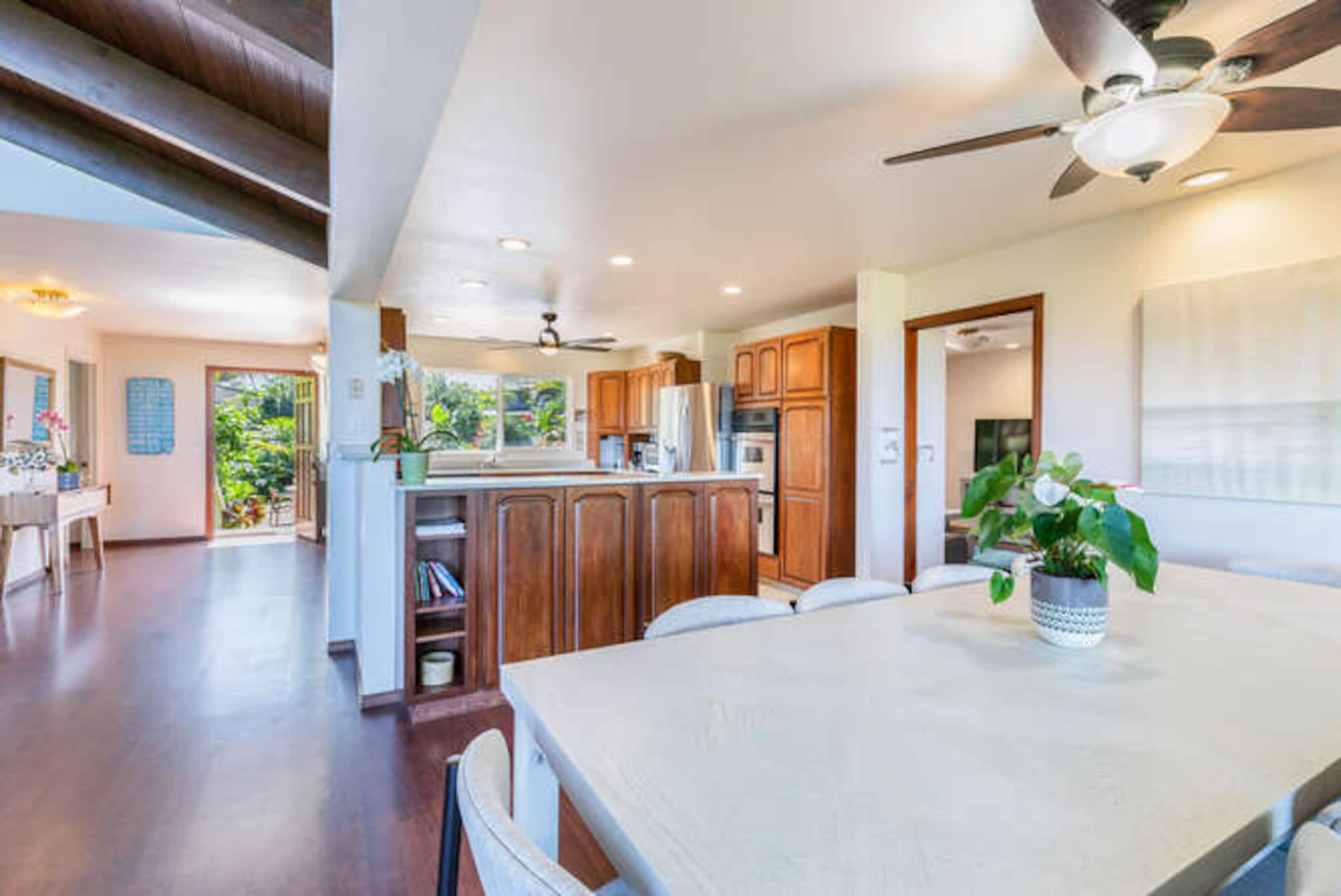 Home in Princeville · ★4.98 · 6 bedrooms · 7 beds · 3 baths - Image 15