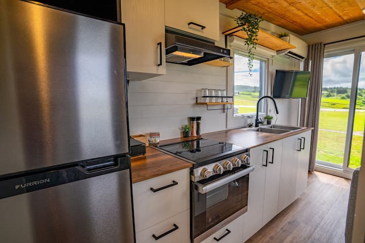 Harbour House - Tiny House Oceanfront Resort - Cape Breton Island