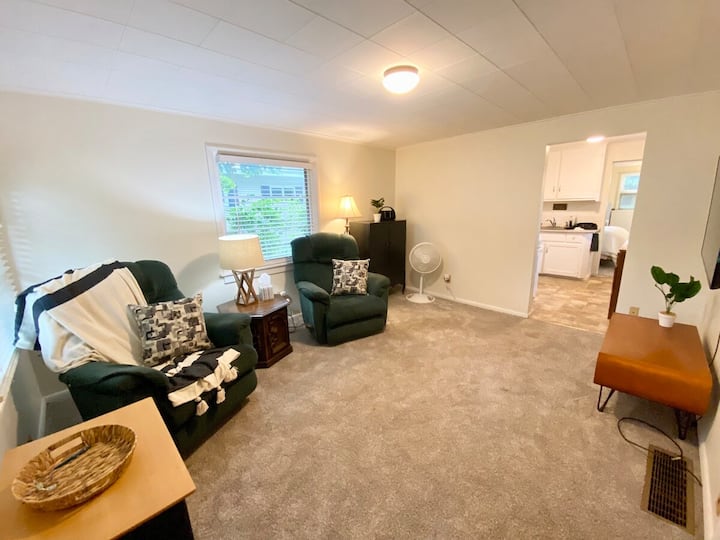 Convenient 2 Bedroom Home In Traverse City - Traverse City, MI