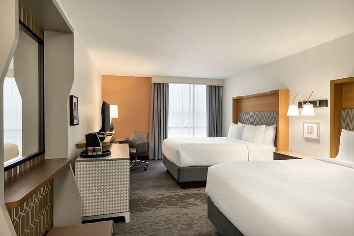 4 Units Near Fort Worth Zoo! Indoor Swimming Pool!