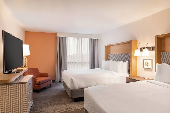 Prime Location! 3 Classy Units, Indoor Pool