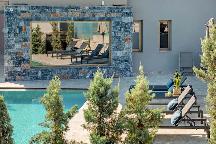 Luxury Villa Aqua With 2 Private Pools gallery image 5