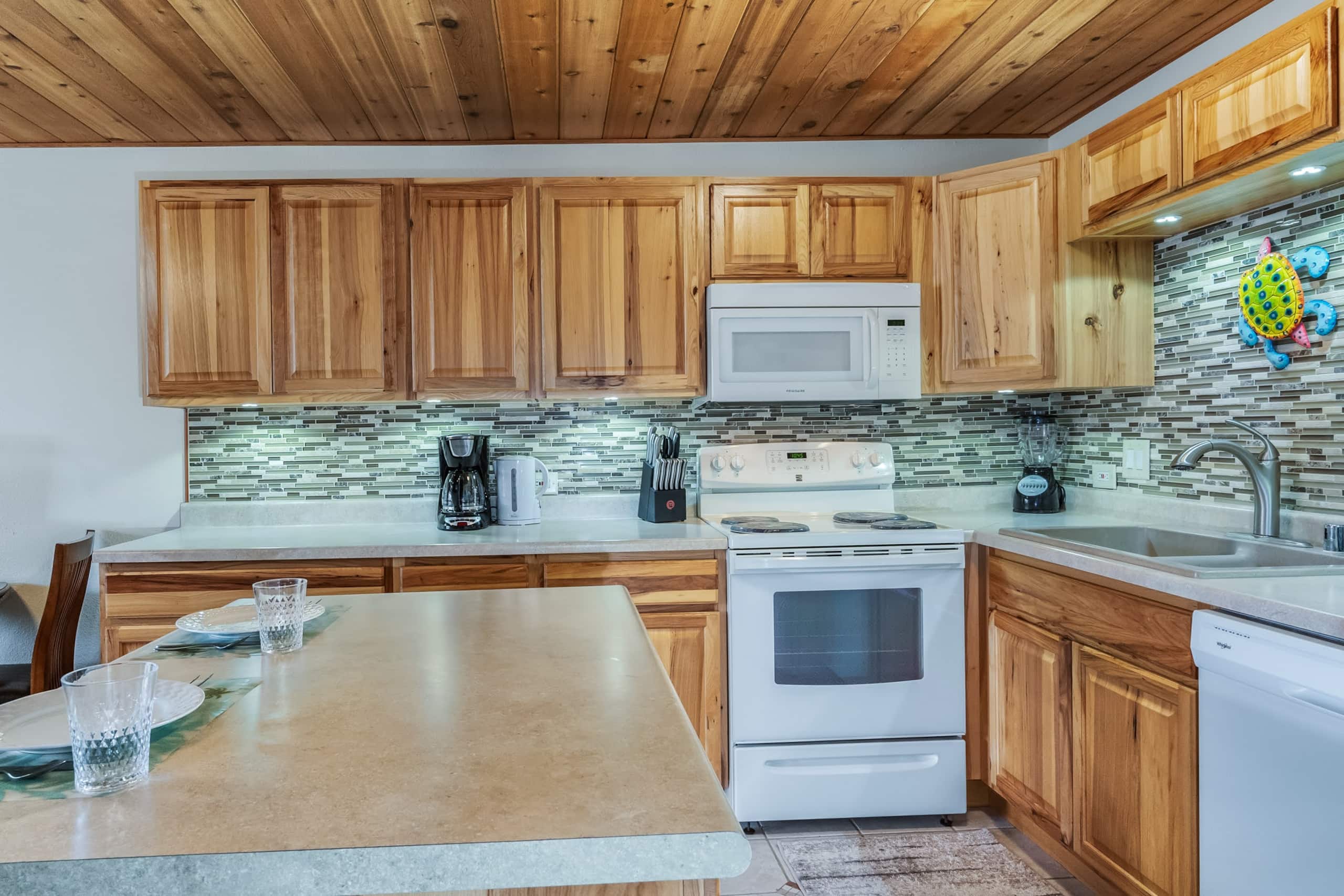 Condo in Kihei · ★4.93 · 1 bedroom · 2 beds · 2 shared baths - Image 10