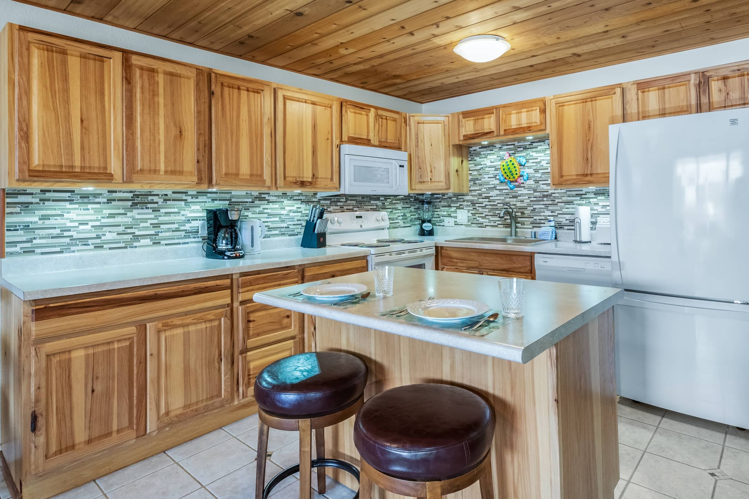 Condo in Kihei · ★4.93 · 1 bedroom · 2 beds · 2 shared baths - Image 9