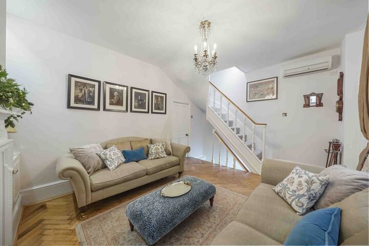 Stunning haven for 6 guests in the heart of London gallery image 4