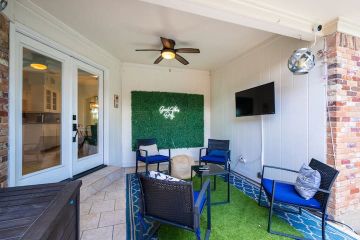 Cheerful 3-bed + Hot Tub; Wonderful Memories here! gallery image 2