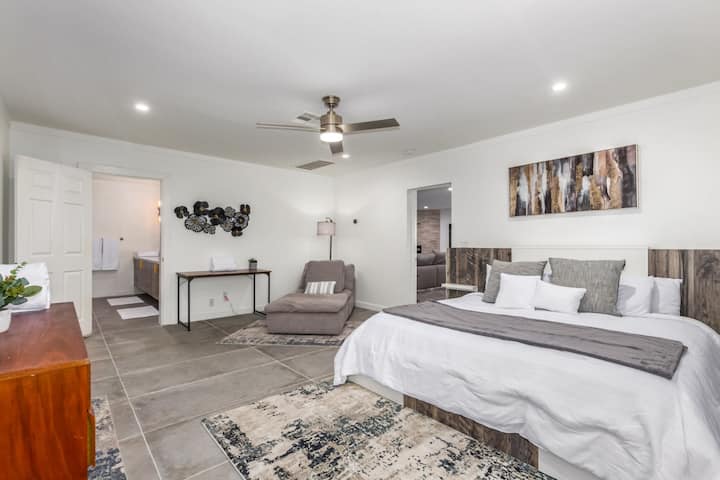 Dormitorio principal 1, cama tamaño king, baño privado 1