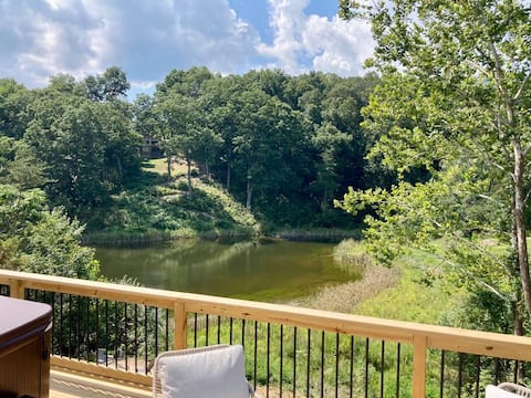 Recent build! Water view! Rustic-modern cabin! RV