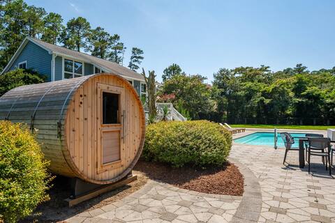 Indoor Hot Tub, Barrel Sauna, Pool, Natural Light!