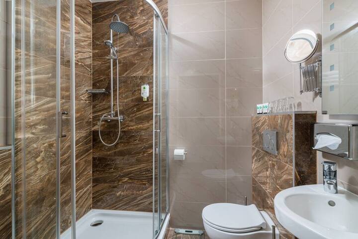 Best Western Plus Celebrity Suites Family Suite gallery image 2