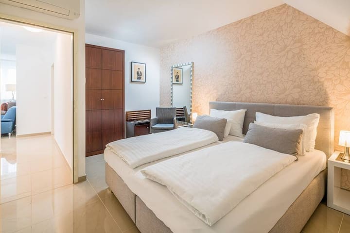 Best Western Plus Celebrity Suites Family Suite