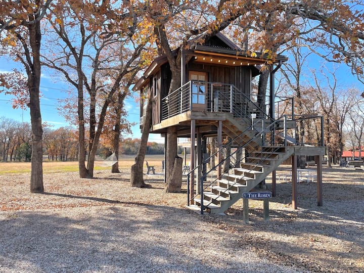 Pet Friendly The Robin Treehouse (15 MIN to Magnol