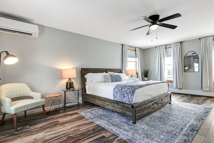 Bright and spacious with 5 windows, a comfy king-sized bed and room darkening shades, you're sure to get a good night's sleep here! 