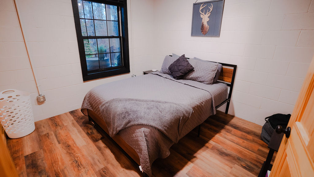 Dormitorio Queen #3, Roku TV