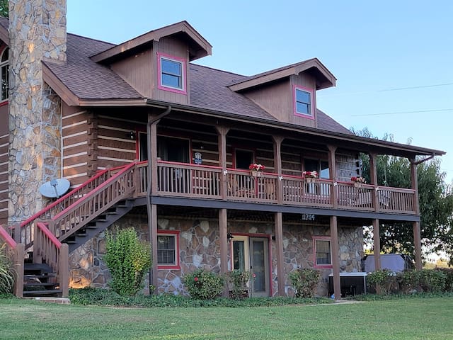 Mountain Lake Getaways managed Airbnb listing 2