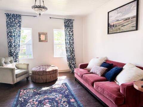 Unique Cottage - Dog Friendly - Close to Purina