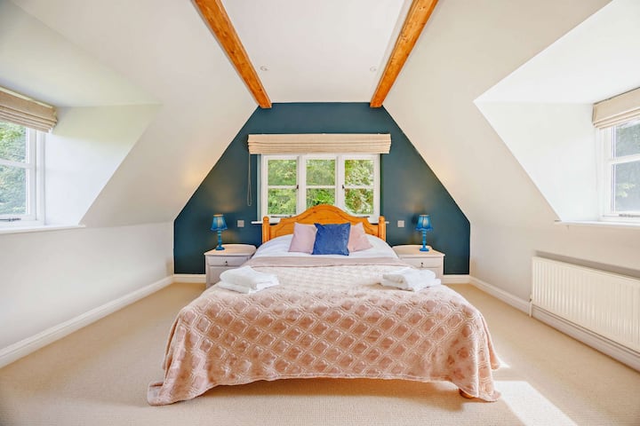 Dormitorio principal de Burghfield Cottage - StayCotswold