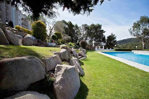 Newly renovated apartment with pool and A/c