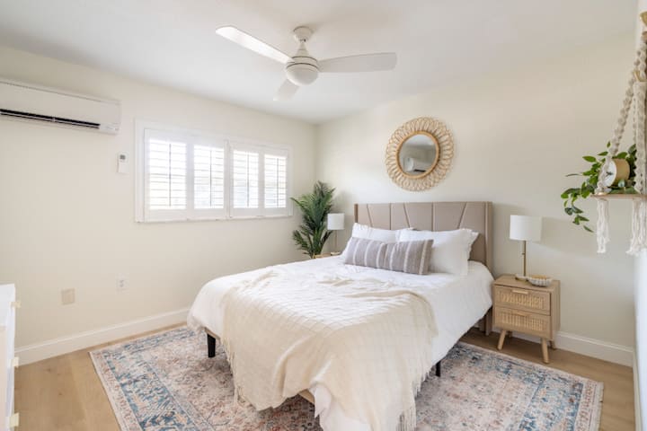 Spavaća soba 3 uključuje udoban bračni krevet (160x200) koji nudi miran i miran prostor za opuštanje.