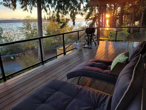 Stunning Water & Mtn Views + Heated Deck+ Hot Tub