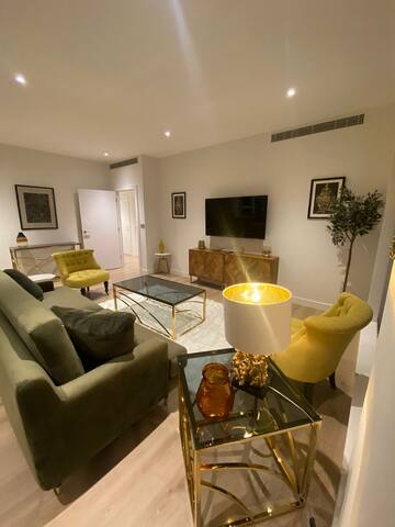 Flat 17 – Marvelous 3 Bed flat in Kewbridge gallery image 2