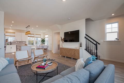 Top Airbnb: New, Intown Waterfront Townhome w/Pool + Location! in Cambridge