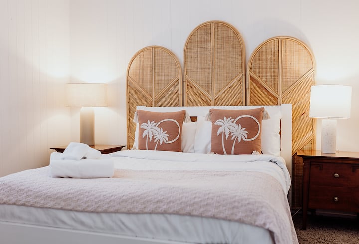 Prime Beachfront - Sunsets, Space & Serenity