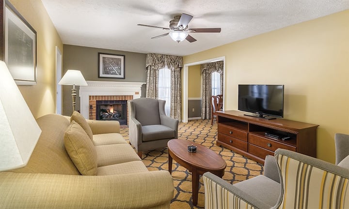 Cw Patriots Place | 2br/2ba King Bed Suite - Williamsburg, VA